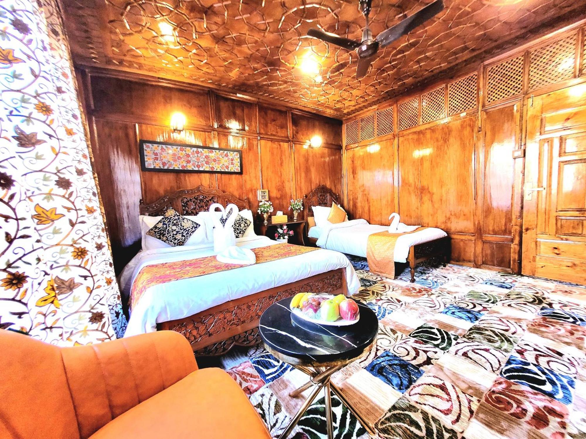 Aziz Palace Group Of Houseboats Srīnagar Eksteriør bilde
